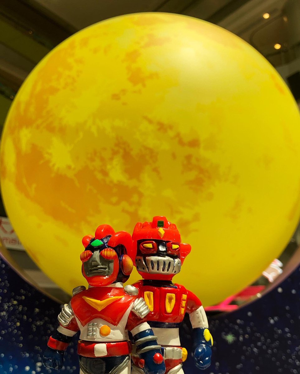 Songorr2's tweet photo. 祝各位「中秋佳節快樂🌕人月兩團圓🥮」

Happy MidAutumn Festival 2021 🌕🎊

#賞月夜2021 #夢幻機械人 #中秋佳節 #月見十五夜 #八月十五日 #ソフビ #Pillstoy #夢幻ロボット #hkdesign #MidAutumnFestival2021 #robot #Nizzzin #robots #Nizzzintoys #designertoy #songorrstyle @pillstoy https://t.co/7DEcK9ltV2