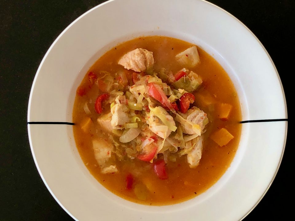 gerechtenweb's tweet photo. verse vissoep voor de herfst.
Deze verse vissoep voor de herfst zit boordevol vitaminen en energie. Naast de Noordzeevis bevat hij prei, pompoen en paprika.
#maaltijdsoep #Noordzeevis #pompoen #soep #vissoep
https://t.co/i5RPpuWfSx https://t.co/K5MRnK2Kxh