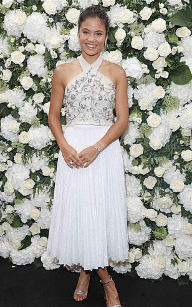 temptempy_'s tweet photo. Emma Radacanu looking sensational in white at the British Vogue do #EmmaRadacanu #britishvogue #tiffany #bridalstyle #weddinginspiration #weddingindustrynews https://t.co/dmm4ThXTyA