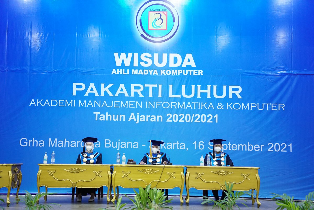 Jakarta- Pada hari Kamis, 16 September 2021 Akademi Manajemen Informatika &amp; Komputer Prakarti Luhur mengadakan acara wisuda offline untuk D3. Acara ini diselenggarakan di Graha Mahardika Bujana Universitas Budi Luhur. baca berita selengkapnya lmk.budiluhur.ac.id/2021/09/17/wis…