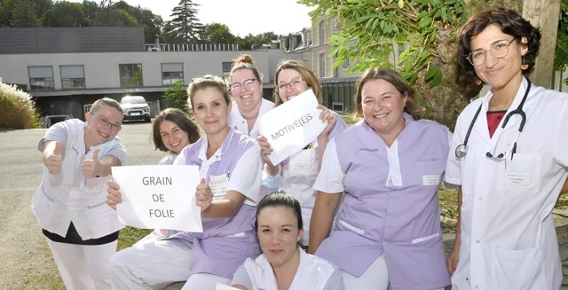 e_niort's tweet photo. #DeuxSèvres. Près de Niort, elles se mettent en scène pour aider leur établissement de soins à recruter. https://t.co/6S99kdtWX3 https://t.co/pI9mCsTCJT