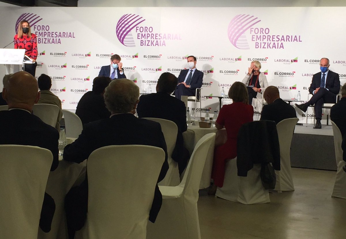 Gemadefrancisco's tweet photo. Con ganas de volver a reunirse. #Foro empresarial Bizkaia https://t.co/Lk5Vsp6Chs