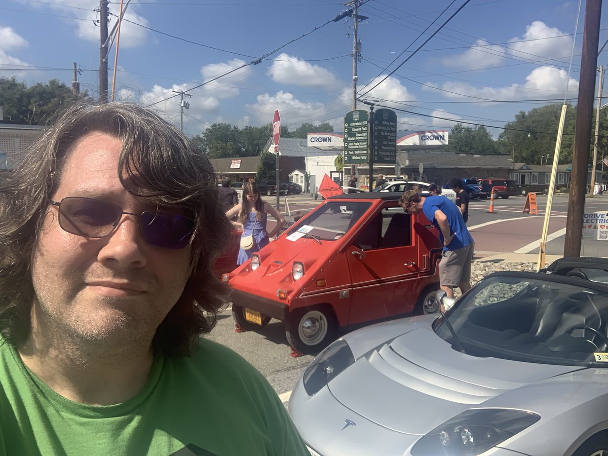CorgiTeddy's tweet image. Had fun at Poolesville Day 2021 National Drive Electric Week showing off my CitiCar. #NDEWPD #NDEW2021 #DriveElectric #PoolesvilleDay #CitiCar