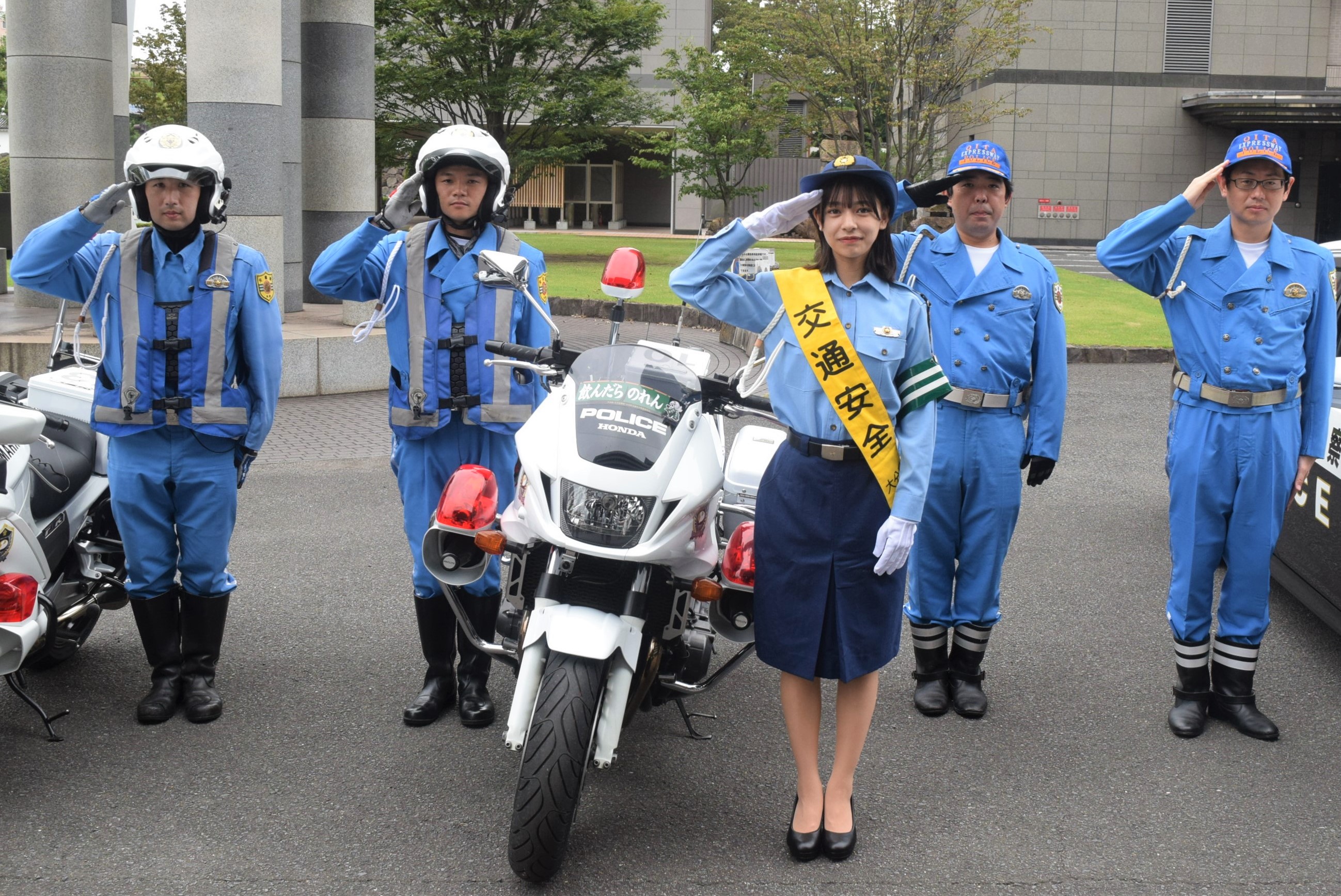 大分県警察 Al Twitter 一日交通警察官 本日 高校生タレント白石花恋さんを一日交通警察官 に任命しました 白石さんには今日からスタートする秋の全国交通安全運動の開始式で交通安全宣言を行っていただきました 思いやりの連鎖で交通事故をなくしましょう