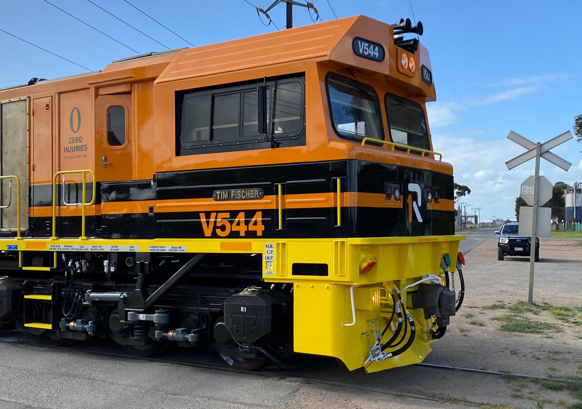 TheRossJackson's tweet photo. After losing 2 Loco's in a collision at #Ararat Freight Aus ordered one GT46AC from #EDIRail. Built in 2002, V544 was named after the late Tim Fischer AC. It was stored in 2014 but sold to #OneRail in May &amp; just re-entered service with the Tim Fischer plates. Pic by Mike Kent. https://t.co/OKaRIY3DlQ