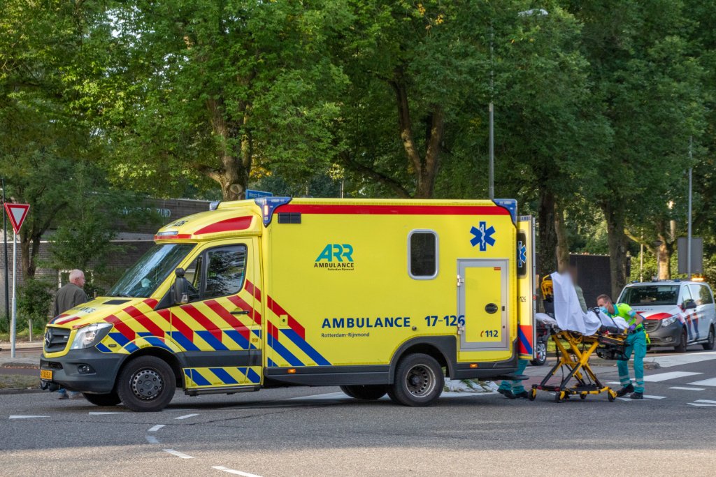 Een vrouw werd naar het ziekenhuis vervoerd