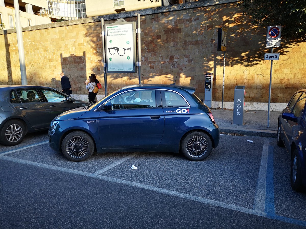 mauri80cc's tweet photo. @romamobilita bisogna educare e sensibilizzare anche il car sharing. #leasysgo e i loro utenti sono da multare . Già segnalato alla polizia locale e alla società. Le colonnine sono un bene prezioso per noi utenti elettrici e le norme del codice della strada vanno rispettate! https://t.co/Y0dtm3m9l4