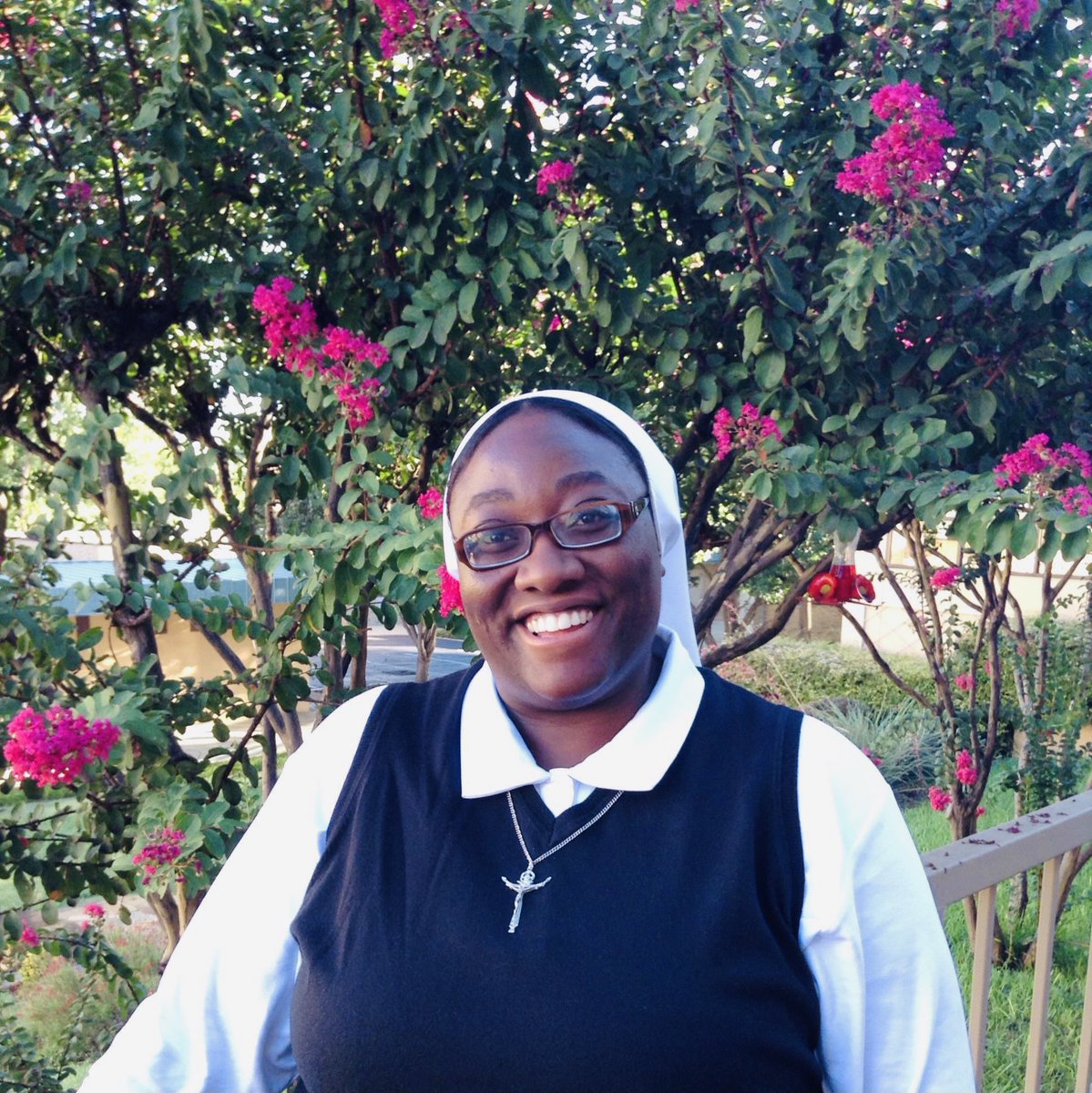 SJOSEPHINE_CSFN's tweet image. 8 years ago today on the feast of #StMatthew I became a novice, took the name Josephine and received my first (white) veil ♥️ It “just happened” 😉 to be the feast of the patron of bankers as I left a decade long career in banking. I love how the Saints show up for us.