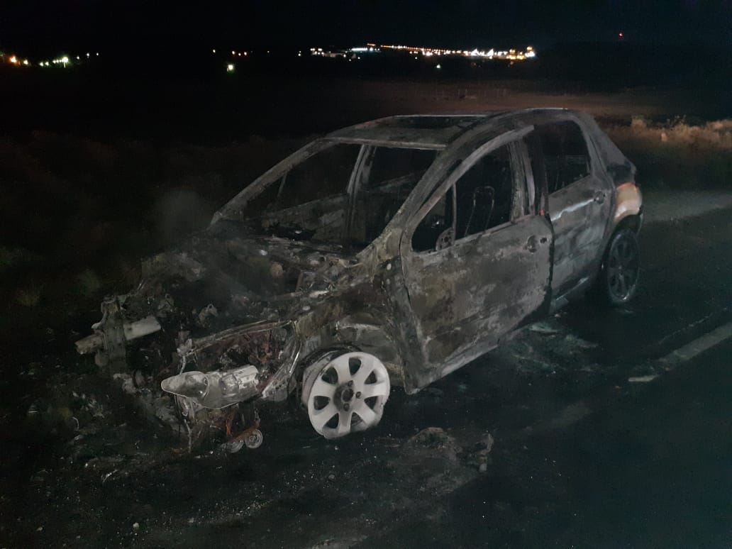 jorgeylaradio's tweet photo. #Madryn #IncendioAuto
02:10 Incendio de vehículo ruta A10 a la entrada del Bº Agroforestal. Intervino móvil 2 de Bomberos Madryn a cargo de suboficial principal Tello con dotación de 5. La destrucción fue total.
@radio3trelew https://t.co/HaGVgFvslo