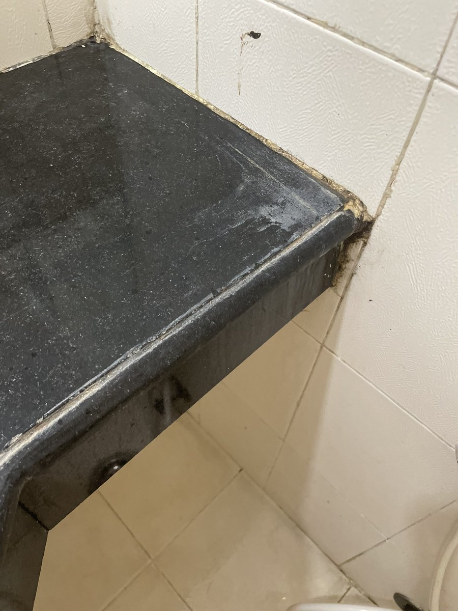 pranjalikhare's tweet photo. @urbancompany_UC if only you have spent money on actual services then on the advertisement you are doing for Bathroom cleaning!! Absolutely rubbish….. the cleaner didn’t even bother to clean the water on the floor!
#spickandspanisalie #urbancompany #urbanclap #fraudservices https://t.co/Otzt1Oknx6