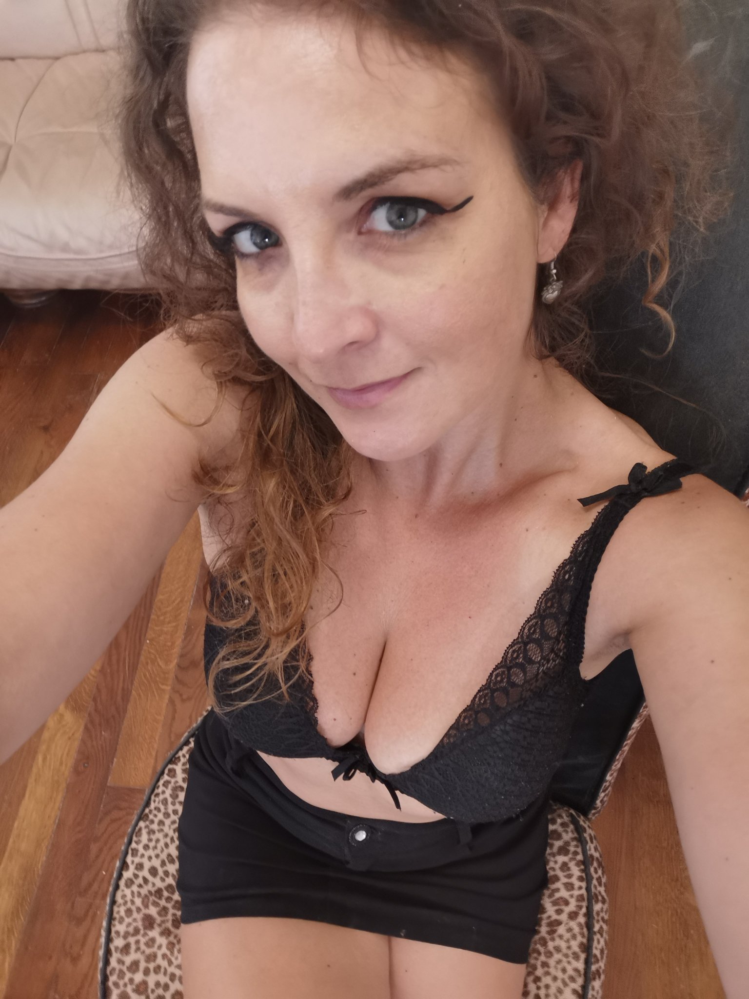 TW Pornstars - Oksana. Twitter. Coucou 👄💖. 12:49 PM - 21 Sep 2021