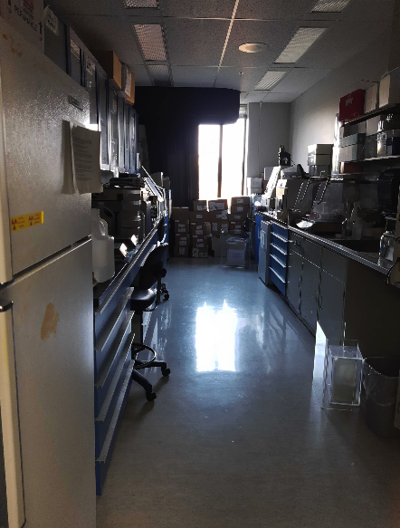GLI_LDI's tweet photo. Going somewhere👀?  
Labs continue to use energy even after (or if..) we go home. Making sure that when you leave, your fume hood is closed or the lights are off help us reduce our energy consumption with minimal effort. Thanks Owen for making sure that no energy will be wasted🌱 https://t.co/s4qa9dSL8V