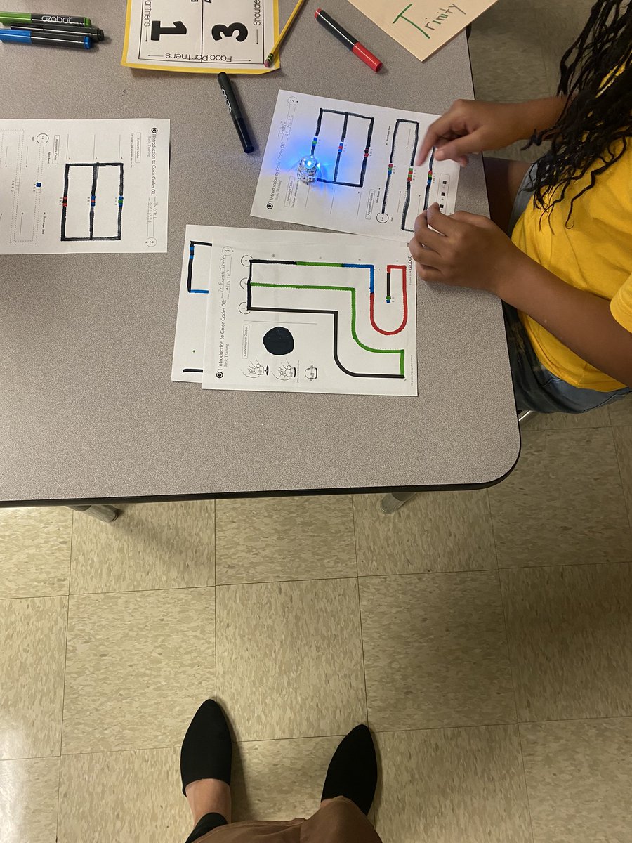 megan__burnette's tweet image. Fifth graders at @InskipE are practicing deciphering code by using @Ozobot! #KCSSTEM