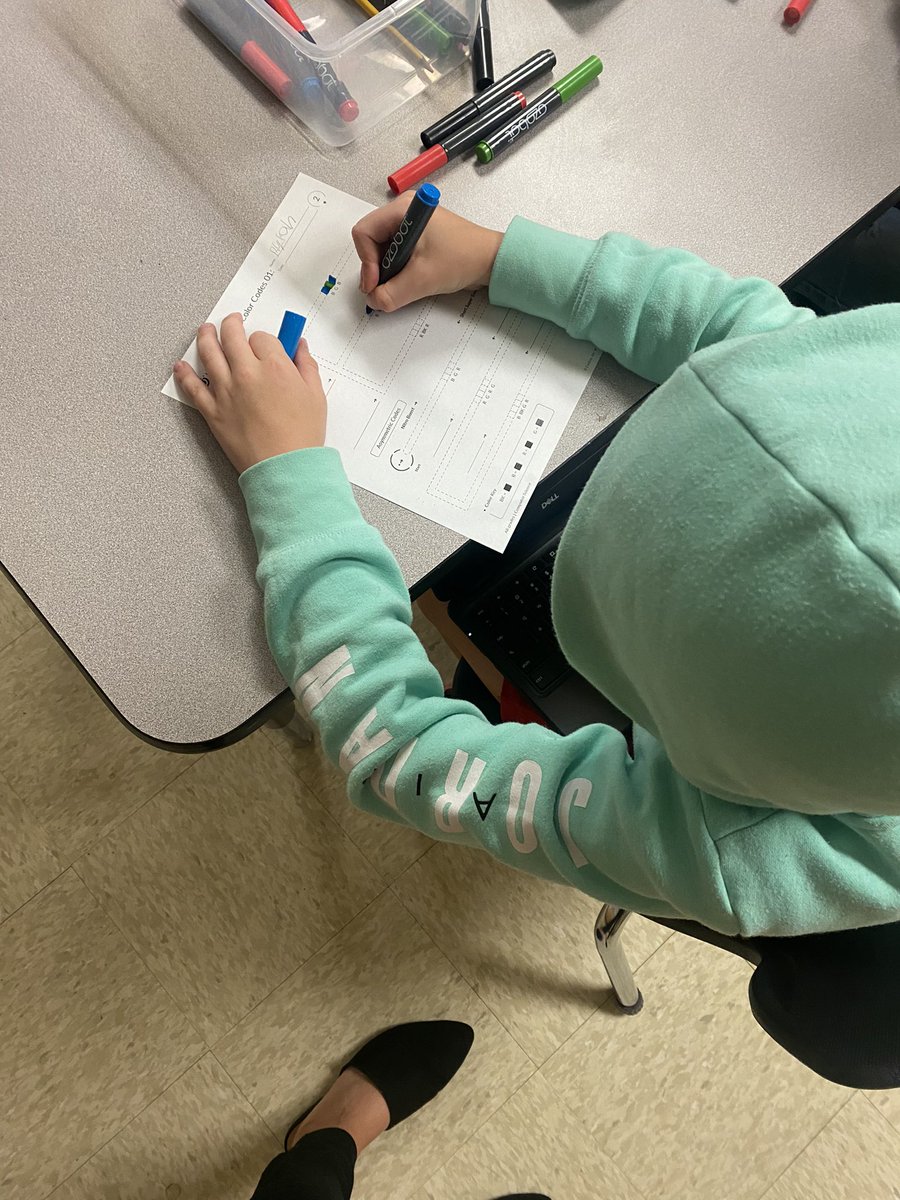 megan__burnette's tweet image. Fifth graders at @InskipE are practicing deciphering code by using @Ozobot! #KCSSTEM