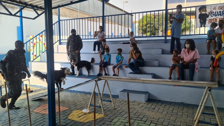 GuardaContagem's tweet image. Patrulha Escolar promove atividade culturais para recepcionar alunos dos Cemeis
contagem.mg.gov.br/novoportal/pat…