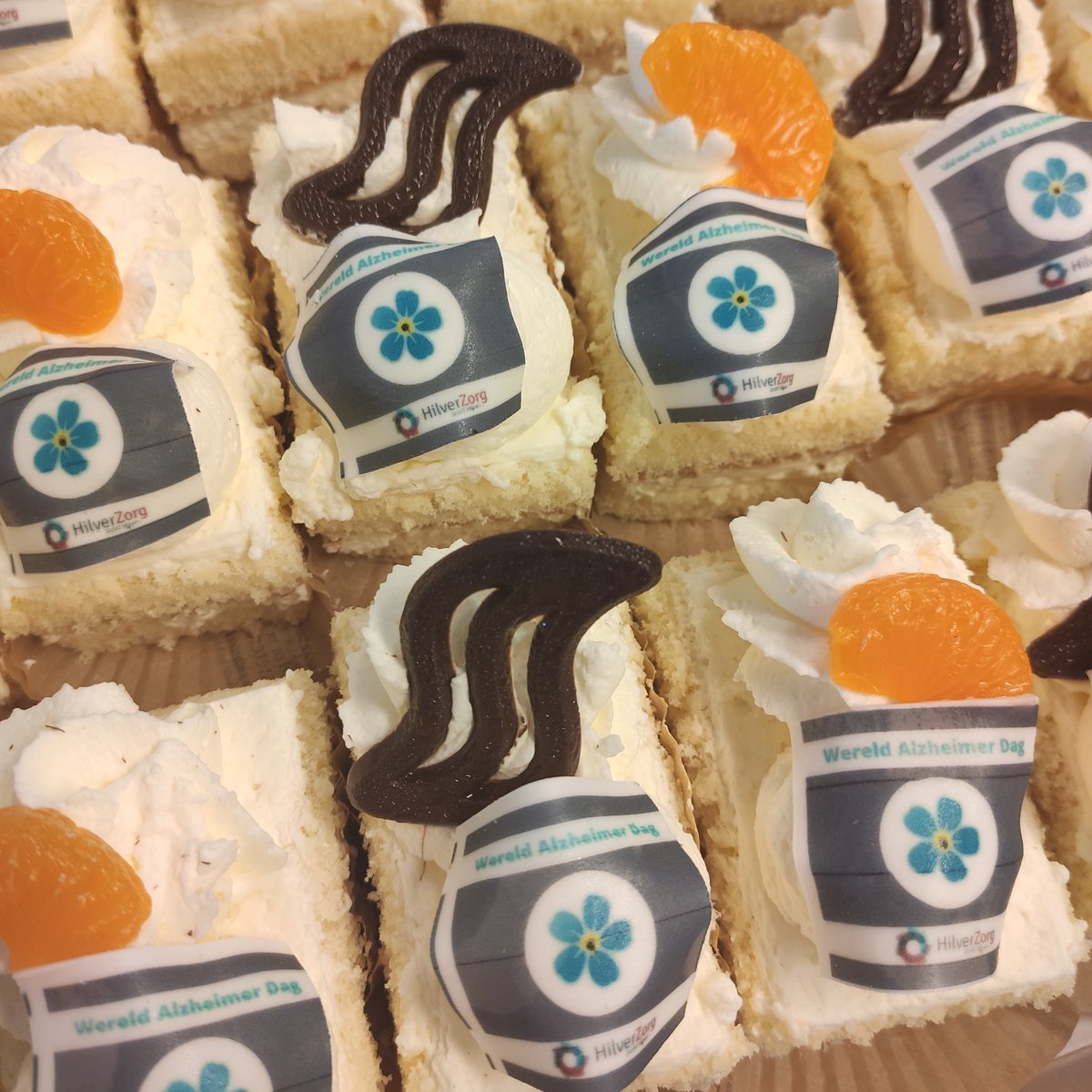 𝐖𝐞𝐫𝐞𝐥𝐝 𝐀𝐥𝐳𝐡𝐞𝐢𝐦𝐞𝐫 𝐃𝐚𝐠 - 𝟐𝟏 𝐬𝐞𝐩𝐭𝐞𝐦𝐛𝐞𝐫 𝟐𝟎𝟐𝟏
Vandaag hebben we extra aandacht voor dementie.
Speciaal voor onze bewoners en medewerkers is er vandaag een lekker gebakje. Zo staan we samen even stil bij deze dag en vieren we tegelijkertijd het leven ❤