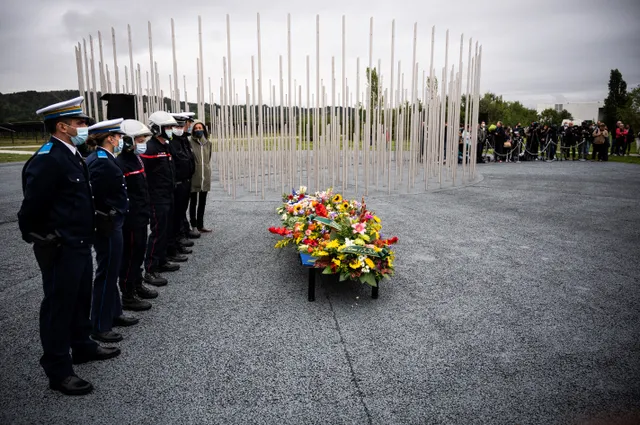 franceinter's tweet photo. 20 ans de l'explosion d'AZF à Toulouse : les commémorations en images

➡ : https://t.co/XNxCbxMlnh

#azf20ans https://t.co/b5ucP7Z8OW
