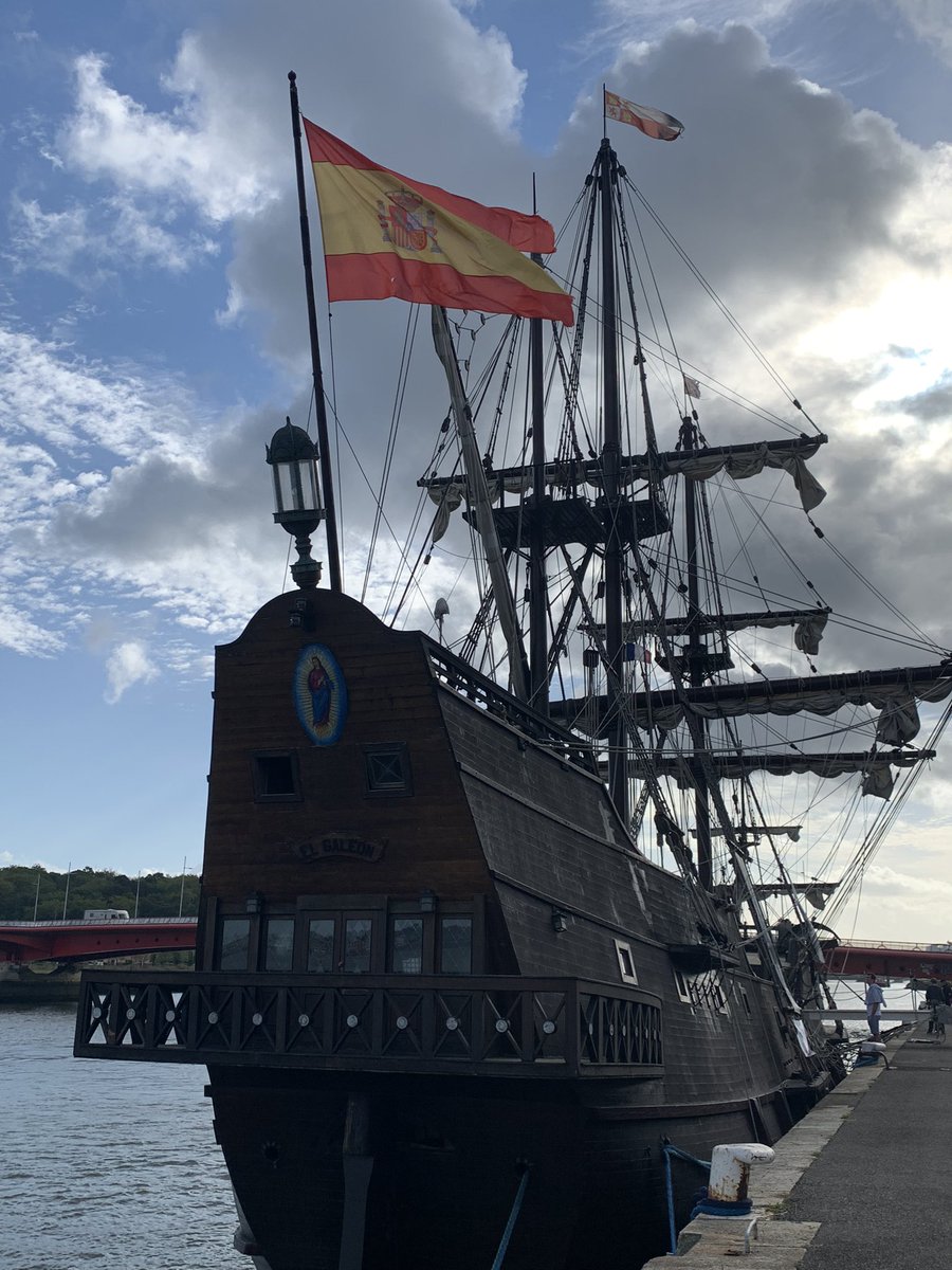 ALotOfCom's tweet image. Beauté de navire au port de BAYONNE #elGaleon @Visitbayonne @VilleDeBayonne @galeonderibadeo