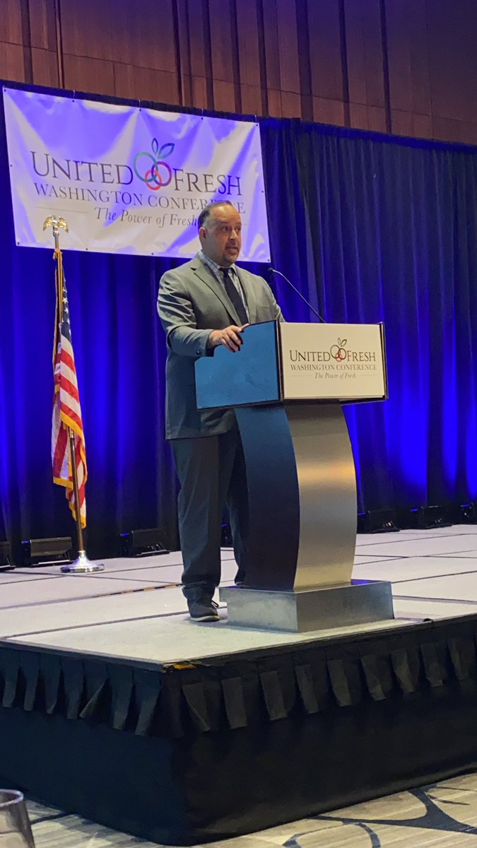 theproducemoms's tweet photo. Absolutely love to hear that @growershipper is the @UnitedFresh Advocate of the Year for their incredible commitment to protect #farmworkers from #covid19 with #VaccinationDrive in Central CA growing region! 👏 #poweroffresh congrats to Chris Valadez + entire team!!! https://t.co/P2P6OYPSj8