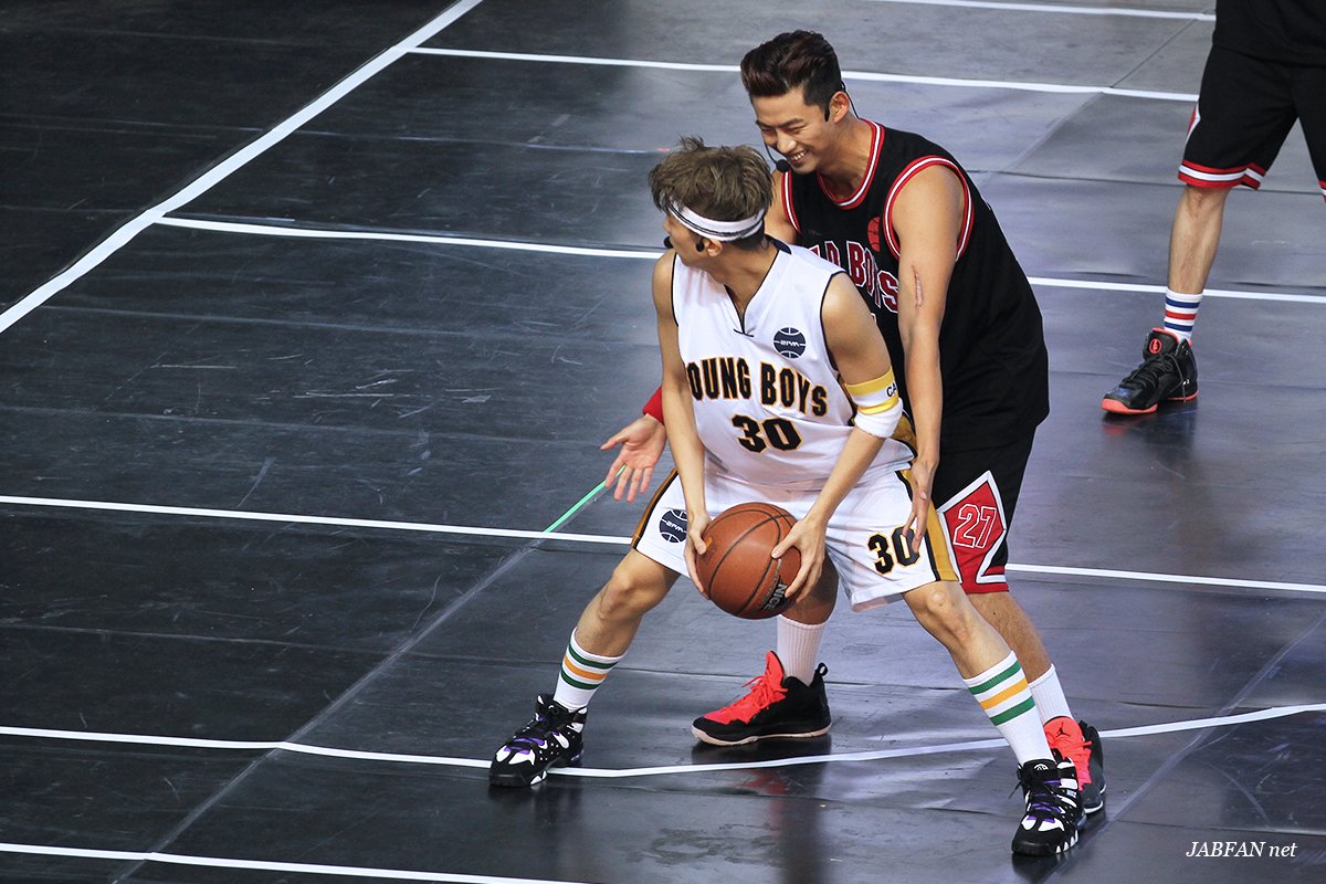 mcheller's tweet photo. crying wait, I haven't seen this pic before😆😆😆 taec's face😆😆😆💕💕 wooyoung so srsly pretending like he knows how to basketball😭😭💕💕💕 https://t.co/H8FMSZk6h3