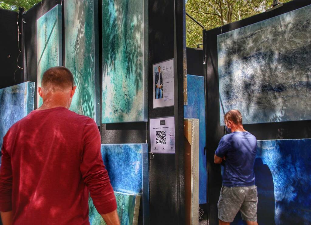 Beautiful colors & tones at the Rittenhouse Square Fine Art Show. #art #painting #rittenhousesquare #rittenhousesquarefineartshow #findinphilly #ourphilly #people #peopledelphia #philadelphia #philly #phillygram #phillymasters #phillyprimeshots #phl_shoo… instagr.am/p/CUFVEswLOPy/