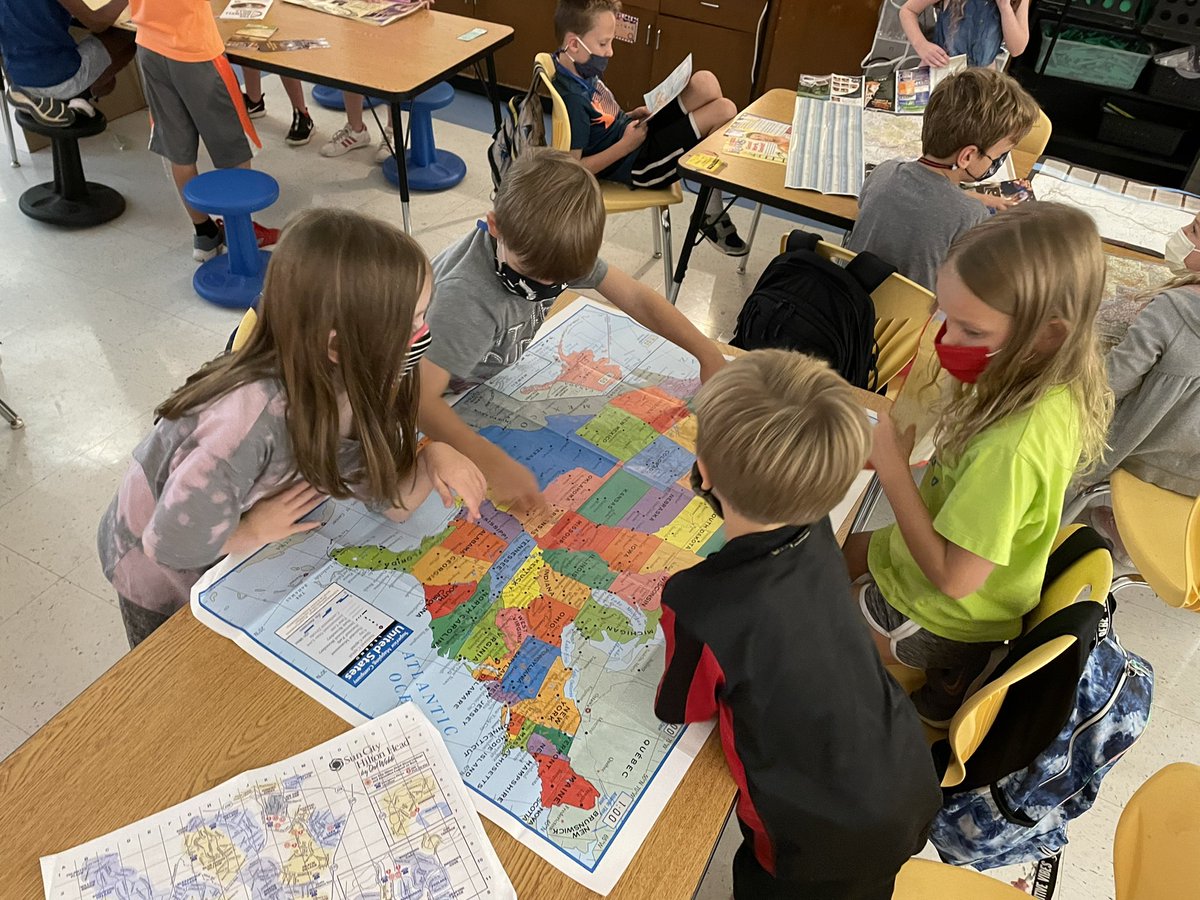 Dunns2ndGrade's tweet photo. Kicking off our nonfiction unit by noticing details in a variety of texts. @MPE_Mustangs https://t.co/a9tVG6Sq9f