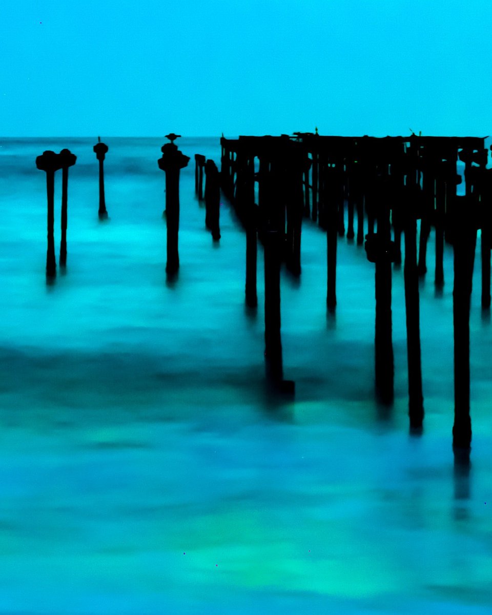 instaveller's tweet image. Into The Sea..  
#natgeo #canonphotography #Canon #photography #PhotoOfTheDay #photographer #nature #abstractart #NFT #art #artists #artwork #artshare