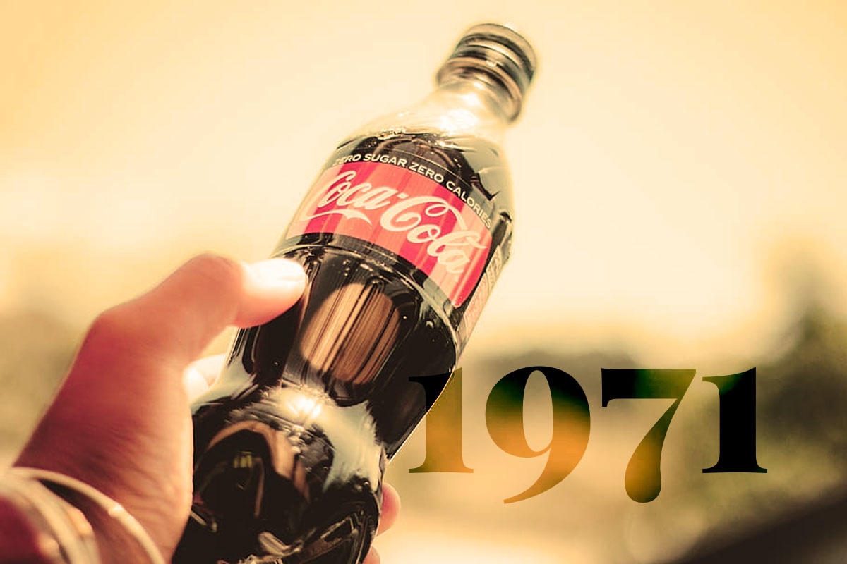 AscentChambers's tweet photo. Coca-Cola introduced its drink in plastic bottles for the first time #onthisday September 21st 1971. #PrestonOffices #Preston #trainingRooms #officespace #CocaCola https://t.co/u3E8RUUR3X https://t.co/hOtZpN0e7o