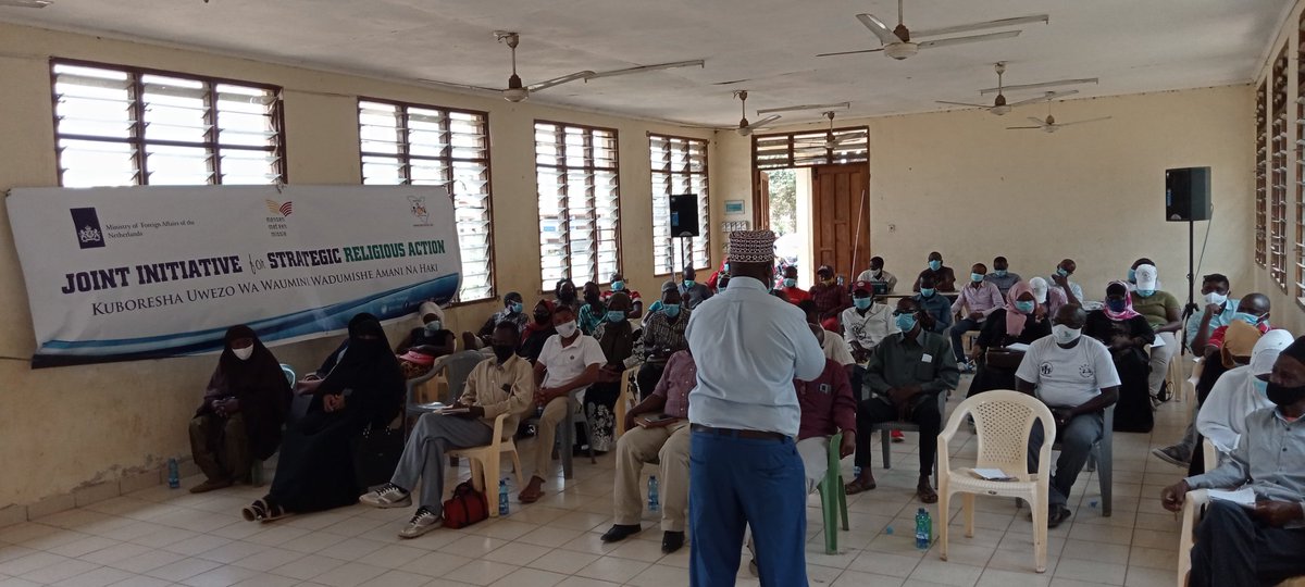 Teacher88764092's tweet photo. KECOSCE The ongoing commemorating international peace day at kombani matuga sub county kwale county. Community is committed to promoting peace within their locality. Amani Idumu! https://t.co/7szwoBqQLU