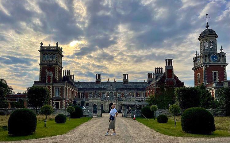 __OliviaSmith12's tweet image. And that’s a wrap! 🎥 Two weeks filming, 10 incredible celebrities, a beautiful location, 250,000 steps, and a sensational crew. I have learnt so much and got the bite to learn more! I can’t wait to see the final product on Channel 4 next year. #FitAndStrong #TimeOfMyLife