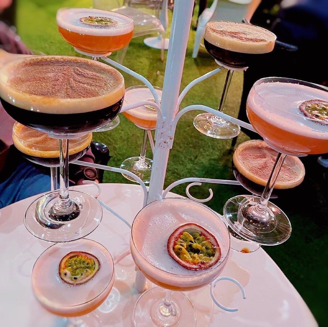 Is it too early to start thinking about weekend cocktails?…. Asking for a friend 🙄…
.
.
.
#cocktails #drinks #rooftop #rooftopbar #rooftopgardensnorwich #norwich #norwichrestaurant #norwichbar