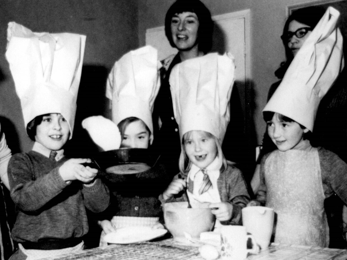 CheshireRO's tweet photo. Young bakers at St Theresa's #Blacon in the 80's expertly tossing pancakes! The hats are half the height of the children!
Where are they now?
Wearing their chefs hats on #Masterchef or baking up a storm on #TheGreatBritishBakeOff ? 
#SchooldayTuesday #MoreCakePlease https://t.co/inO5W3gvrx
