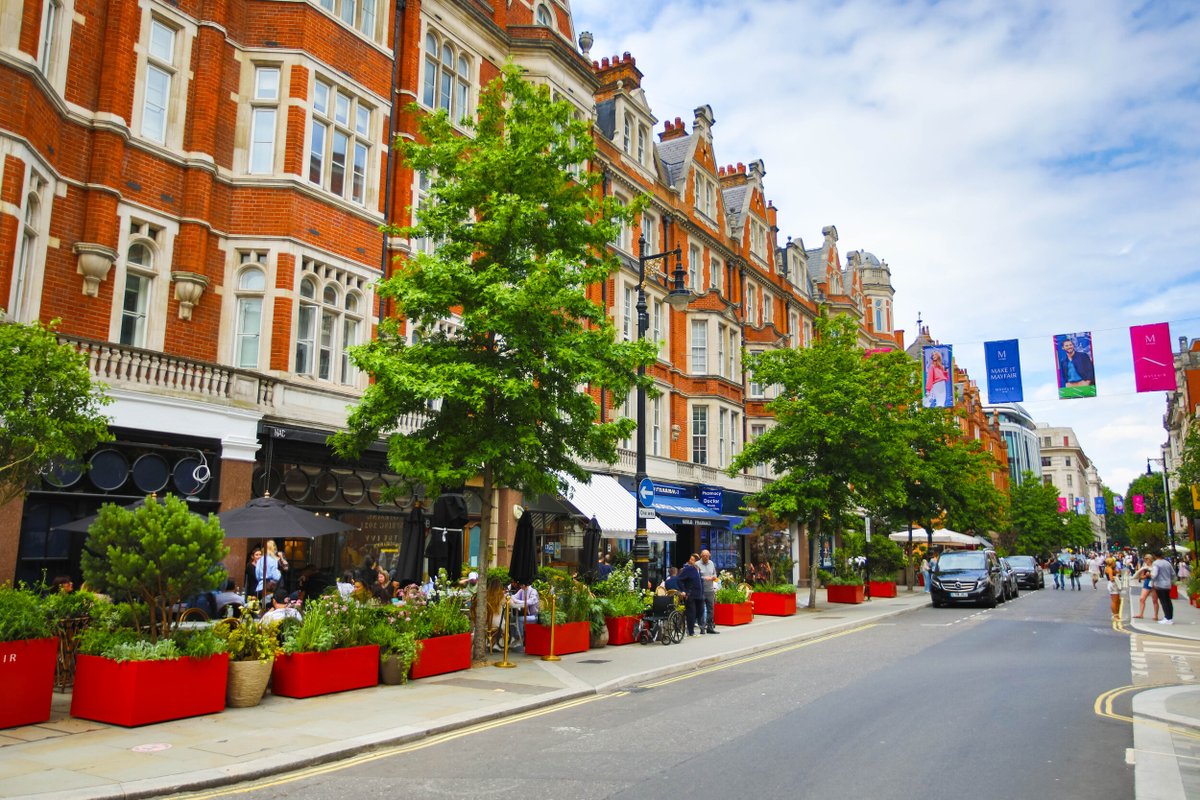The Mayfair Neighbourhood Forum have initiated a project to create a Green Route through the heart of #Mayfair. The route will contribute to improving public realm, air quality &amp; attracting biodiversity. Share your feedback here mayfairforum.org/current-projec… <a href="/newwestend/">@newwestend</a> <a href="/Wild_West_End/">Wild West End</a>