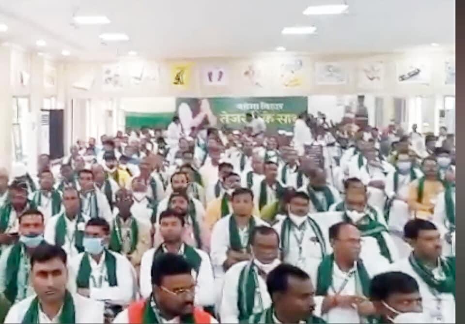 राष्ट्रीय जनता दल बिहार द्वारा आयोजित दो दिवसीय कार्यकर्ता प्रशिक्षण शिविर का दीप प्रज्वलित कर उद्घाटन करते हुए नेता प्रतिपक्ष आदरणीय श्री <a href="/yadavtejashwi/">Tejashwi Yadav</a> जी।