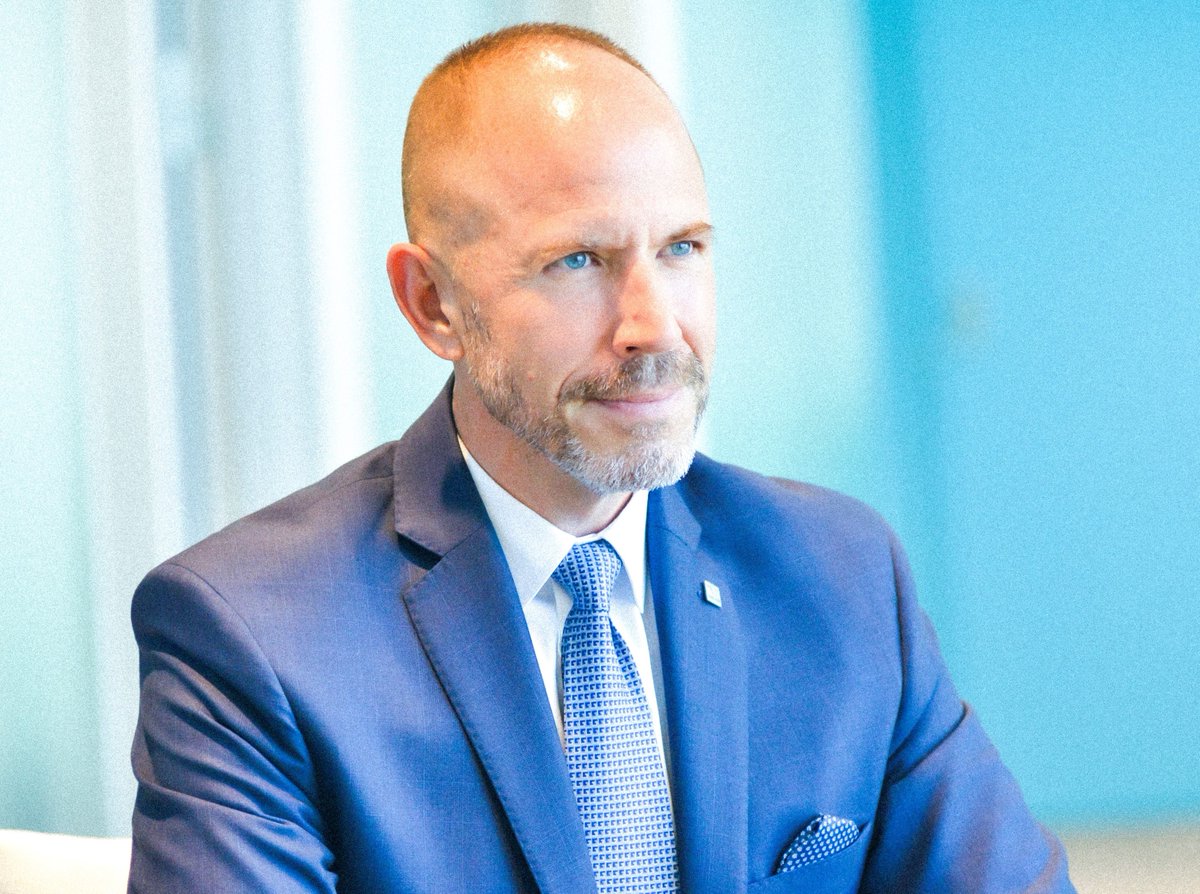 LBS's tweet image. As @Randstad India CEO, @Paul_DupuisRSTD attended an LBS #ExecEd custom programme. Paul says his “truly transformational” experience at LBS inspired him to write The #E5Movement, “a must-read for leaders on a mission to achieve great things” (@DanCable1) ow.ly/MFRX50GdBex