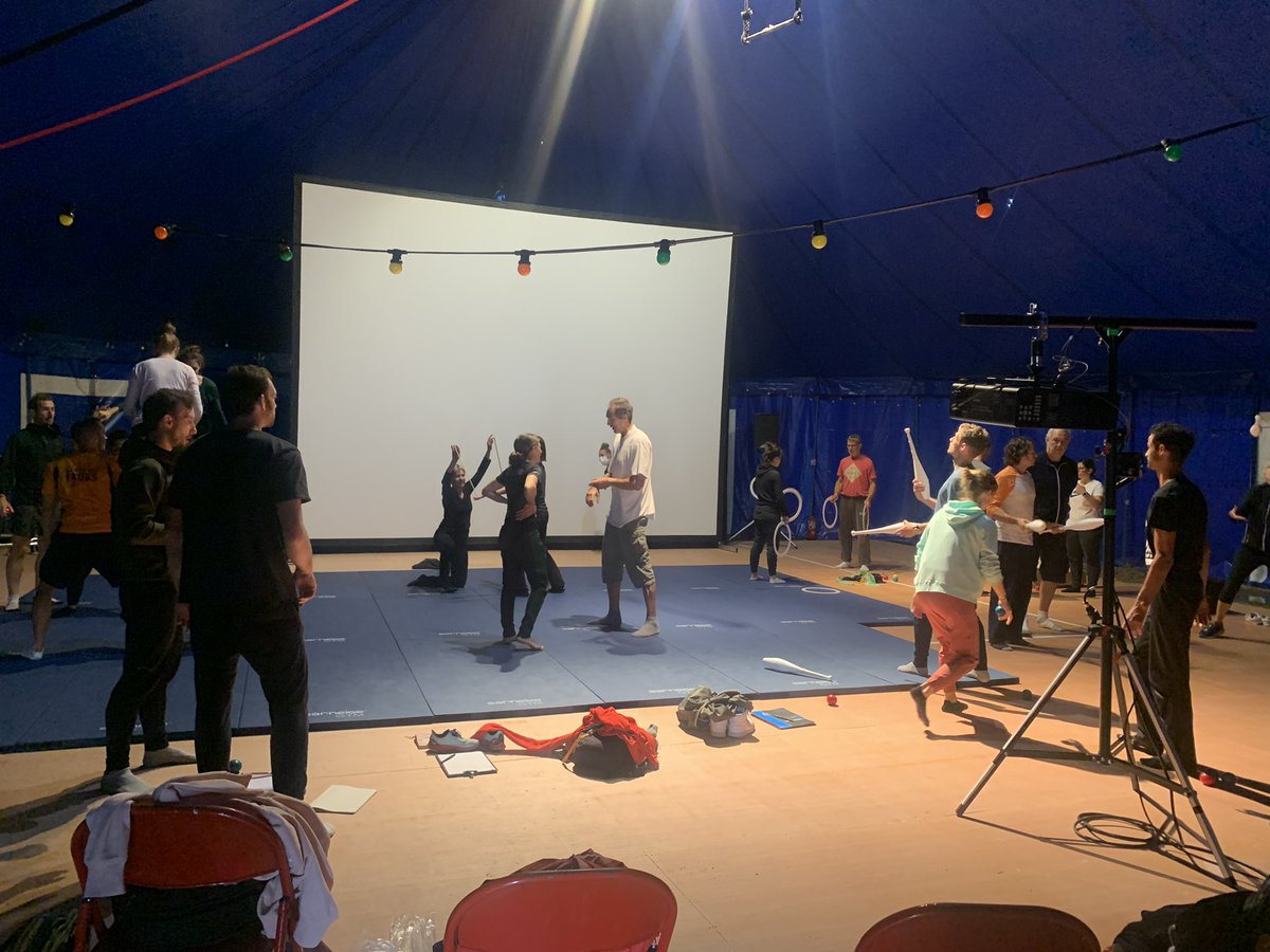 EtienneBarraux's tweet photo. Merci à #2r2c pour son accueil dans la cadre de la formation en Arts du cirque des enseignants d’#EPS de l’@Academie_Paris https://t.co/PBgPU6jIu9