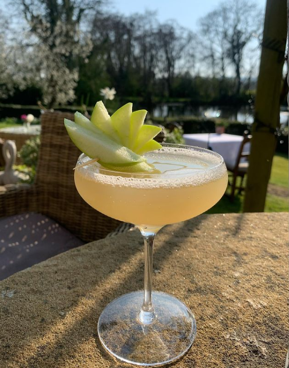 Pheasant_Harome's tweet photo. 🥃🥂 Delicious cocktails made by our mixologist Olly [📸: @yorkshire_mixer on Instagram]
🍊🍸 A Single Malt Old Fashioned with @SpiritYorkshire Filey Bay Whisky; An Appletini using @SloemotionUK Vodka; and a ‘Pheasant Club’ using Sloemotion Rhubarb and Raspberry Hedgerow Gin ✨ https://t.co/paeultHc7R
