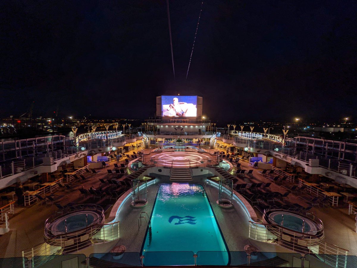 An audience with @Redknapp last night was a fantastic start to our enhanced entertainment on board the Regal Princess😍 Thank you to Harry & Jonny for putting on such a wonderful evening - we absolutely loved it!🤩

#ImagineSailcation