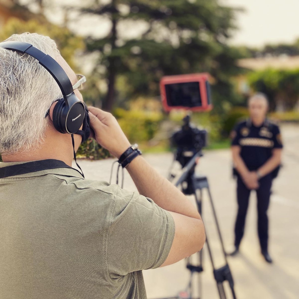 policialocalvlc's tweet photo. 🟢 La Fundació de la Policia Local de València presentarà este dijous #Videopoli una iniciativa dirigida als nostres joves basada en el programa 'Ajudar i Previndre' que la Policia Local de València ha impartit en centres educatius de tota #València #alteucostat ❤️ #Fundacióplv https://t.co/DgXPk36xac