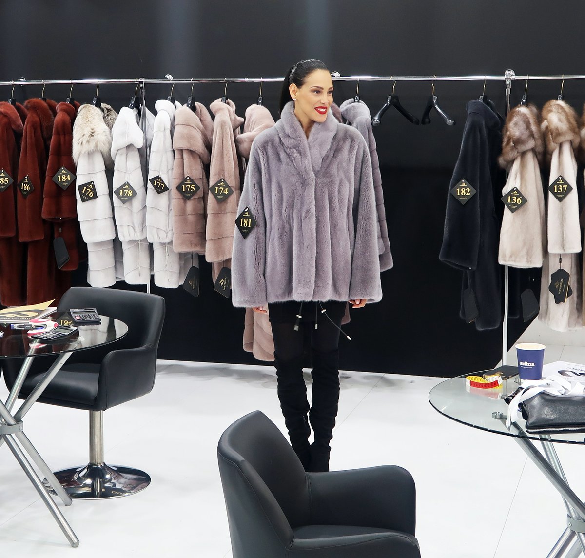 kastoriafurfair's tweet image. Eye-catching purple mink spotted on a previous edition!

#kastoria #kastoriafurcity #furstagram #ootd #ootn #outfitoftheday #wiw #instastyle #fur #womenswear #tbt #fashion #style #styleiswhat #furfashion #kastoriafurfair #шубы #шуба #мех #мода #fashionshow #runway