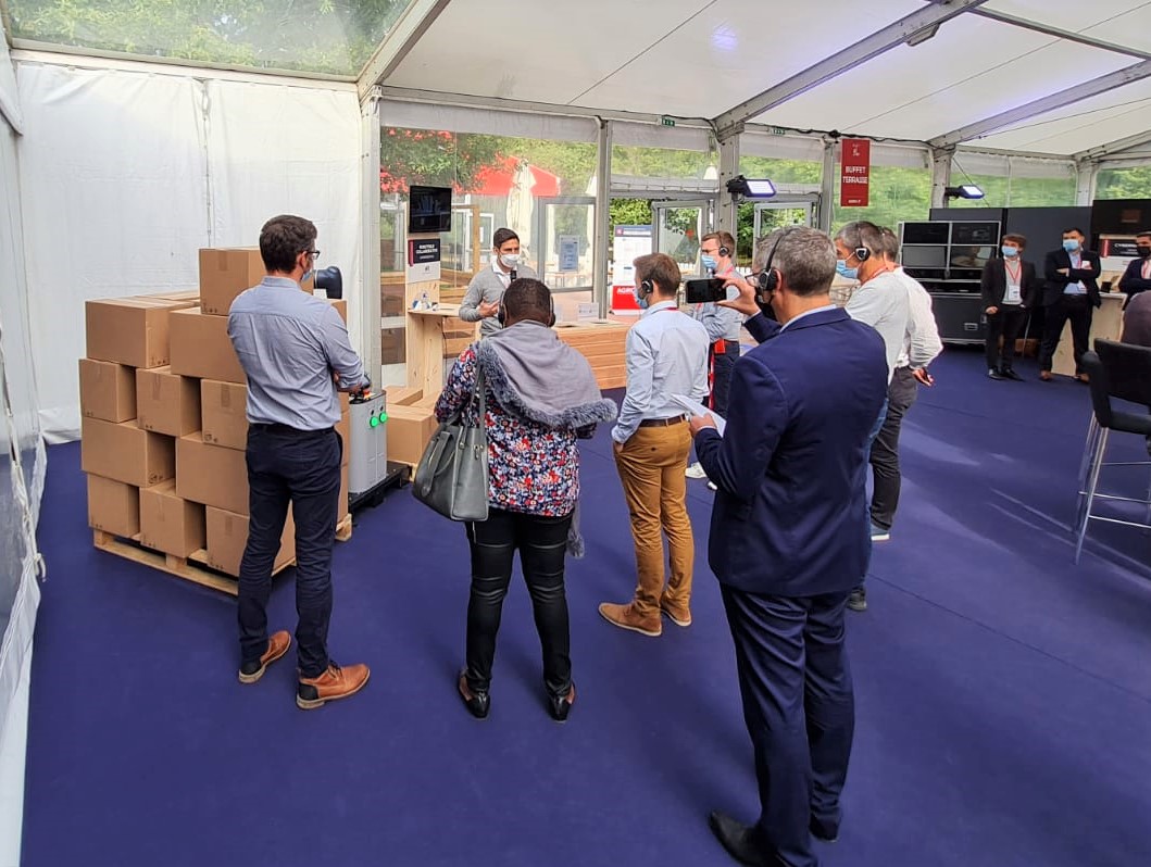 humarobotics's tweet image. [ En direct de #AGROVIF14 ] Partage &amp;amp; Retour d&apos;expériences. Eduardo Jara est sur place pour échanger avec vous sur vos projets de #palettisation et de #robotique collaborative ⤵

A @VIF_software, merci pour votre invitation !

#industriedufutur #doosanrobotics #cobotique