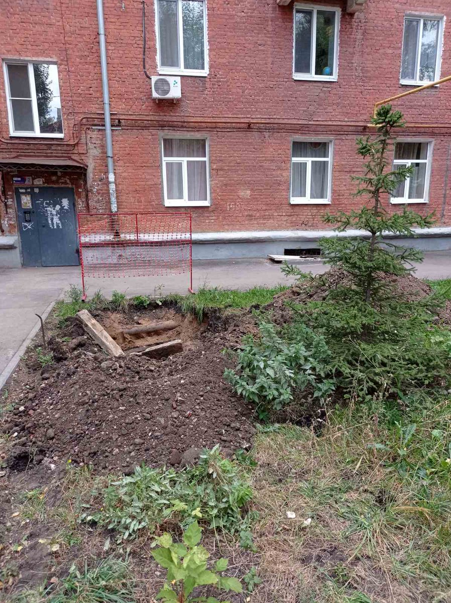 пр.Металлургов 10А <a href="/Teploenergy63/">teplo.energy.63</a> меняют ввод в дом. Раскопали 16.09., на сегодня 21.09.ничего не изменилось! Сказали ждут трубу. Зачем тогда раскопали без подготовки?! Ограждения падают постоянно, дети бегают по двору. Дома холодно, отопления нет! <a href="/SamMobilePriem/">Мобильная приемная Губернатора Самарской области</a> прошу помочь.