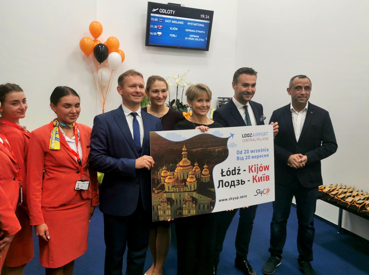 POT_GOV_PL (@pot_gov_pl) on Twitter photo Wczoraj prezes <a href="/POT_GOV_Pl/">POT_GOV_PL</a> @rszlachta uczestniczył w inauguracji połączeń lotniczych z Kijowa 🇺🇦✈️do <a href="/Miasto_Lodz/">Łódź</a> 🇵🇱 działającej od kilku lat na rynku ukraińskim linii #SkyUpAirlines. W ramach programu wydarzenia odbyły się premierowe rejsy na trasie Kijów🔁Łódź. <a href="/LodzAirport/">Lodz Airport Central Poland</a> Wczoraj prezes <a href="/POT_GOV_Pl/">POT_GOV_PL</a> @rszlachta uczestniczył w inauguracji połączeń lotniczych z Kijowa 🇺🇦✈️do <a href="/Miasto_Lodz/">Łódź</a> 🇵🇱 działającej od kilku lat na rynku ukraińskim linii #SkyUpAirlines. W ramach programu wydarzenia odbyły się premierowe rejsy na trasie Kijów🔁Łódź. <a href="/LodzAirport/">Lodz Airport Central Poland</a>