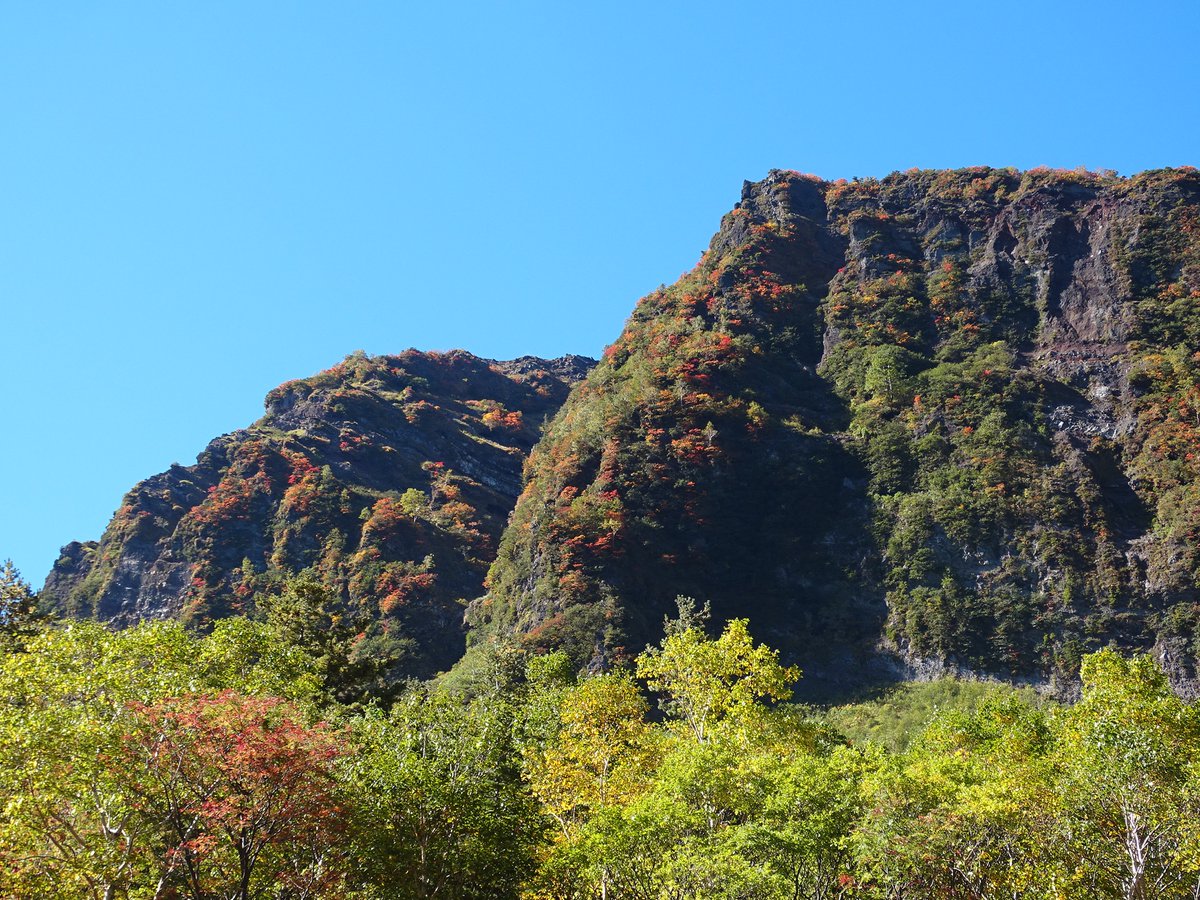 岩手県県民の森 紅葉情報 9月22日 黒倉山紅葉 の 県民の森にある七滝登山口からアプローチする大地獄谷 黒倉山は岩手山域屈指の紅葉の名所です ツツジ類やミネカエデの紅葉が始まり まもなく最盛期を迎えます 八幡平 岩手 県民の森 紅葉 岩手県県民の森 紅葉情報 9月22日 黒倉山紅葉 の 県民の森にある七滝登山口からアプローチする大地獄谷 黒倉山は岩手山域屈指の紅葉の名所です ツツジ類やミネカエデの紅葉が始まり まもなく最盛期を迎えます 八幡平 岩手 県民の森 紅葉