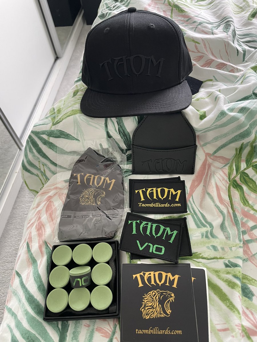 Gary_Wilson11's tweet photo. Big shout out to @taombilliards again!Continue to innovate and bring us game changing products. This V10 sticks to tip even better but also leaves no marks on the cloth, not even speckles sometimes found with other versions. #bestdustinthebusiness
#V10 #nochalkmarks #nokicks 👍🏼 https://t.co/11BPj7Ww3C