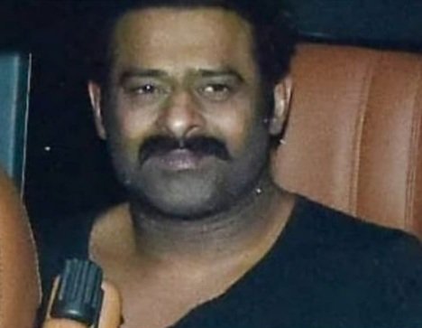 Vaishali695's tweet photo. Few days back he was trolled for
his look & weight then he
transformed himself & see the
results. Look at his fresh look
( pic 2) , Really #prabhas is a
#TransformationKing .
Hats of to his #hardwork. π https://t.co/1efzYxQQfe