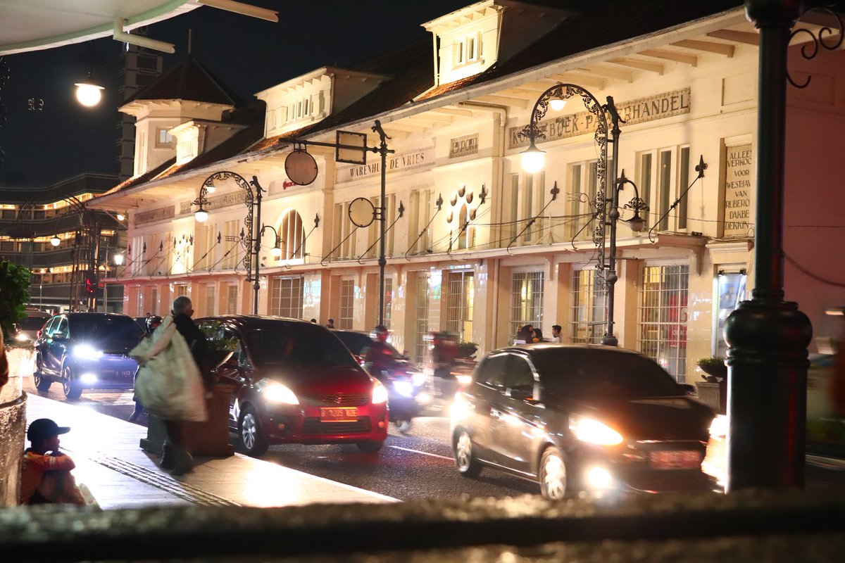 ThioStory's tweet photo. #thiostory #thiostudio #kokina #тхйёсторй #бандунг #bandung #highschool #bandunghighschool #streetphotography #asianboy #nightphotography #dailyphotograph #canoneos #eosdigital #dslr #teenage #asian #bandungraya #kotabandung #citycentre #town #downtown #pusatkota #streetstyle https://t.co/ceCDdLl4hu