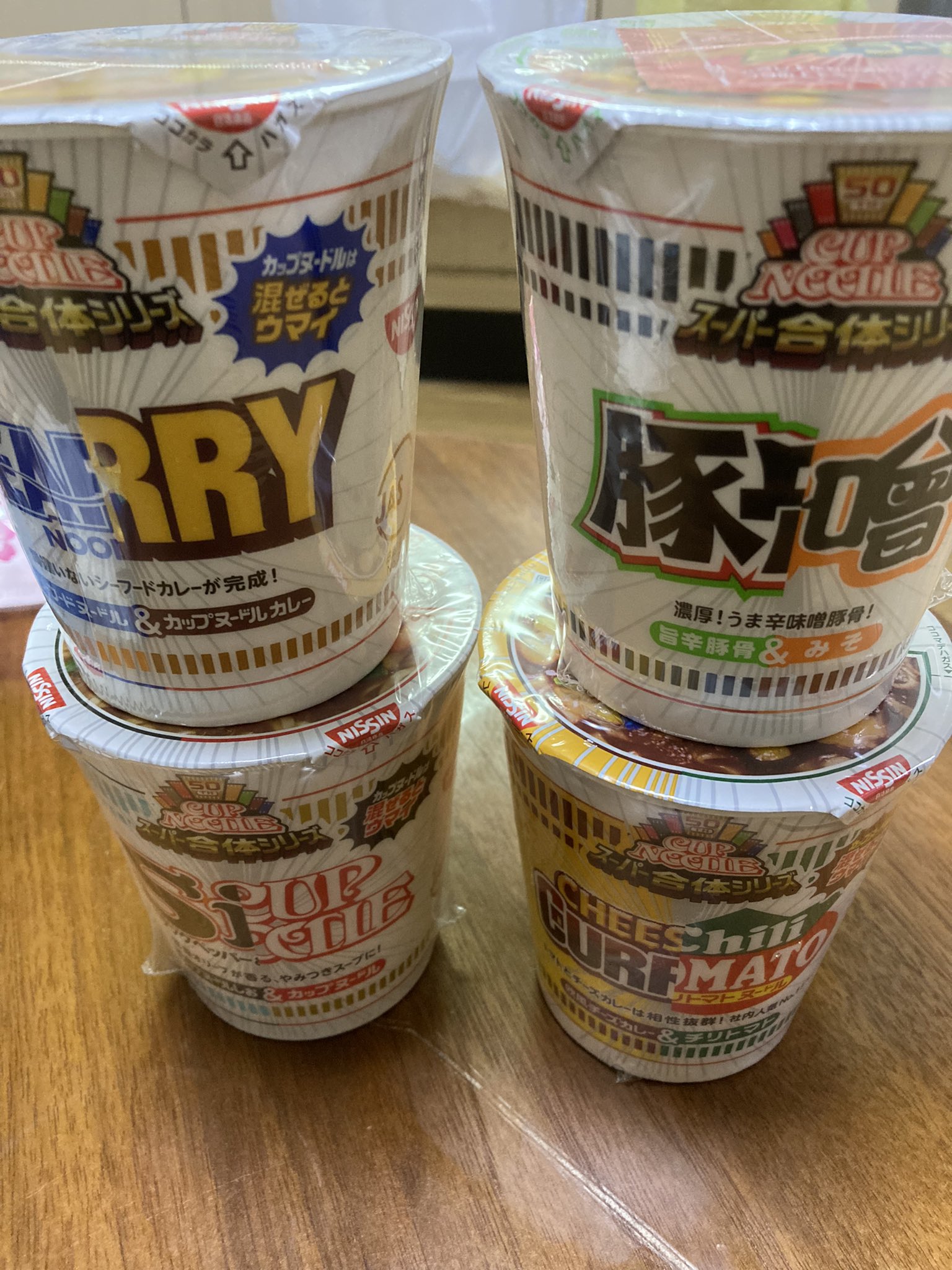 しまの A Twitter 今日はラーメンの帰りに車で走行中にボンネットから破裂音 白煙プシャー 車内も白煙プシャー 久しぶりにシビれるトラブルでした エアコンガスっぽいのでそのまま買い物して帰宅 ついに買ってしまった スーパー合体シリーーーズ T Co