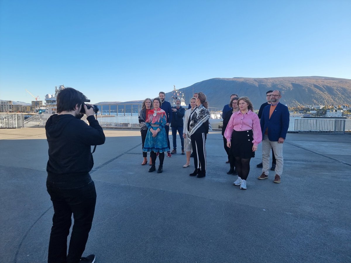 Nytt styre <a href="/UiTNorgesarktis/">UiT Norges arktiske universitet</a> oppstilt til fotografering i dag. Takk for godt seminar og møte!