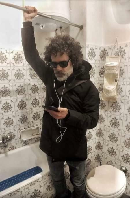 Experts recommend keeping your daily rituals even while working from home reddit.com/r/funny/commen…